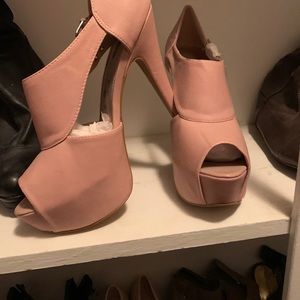 Women’s shoes